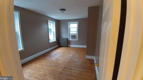 425 43rd St, Philadelphia, PA 19104-3936