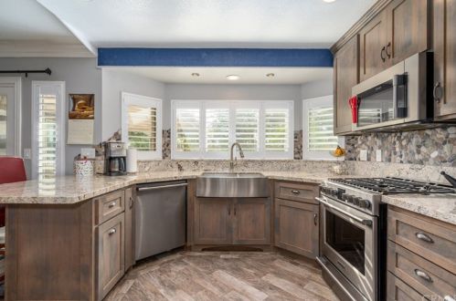 6309 Westview Dr, Riverside CA  92506-5325 exterior