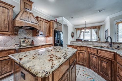 2221 Southern Oaks Dr, Cedar Hill TX 75104-6414 exterior