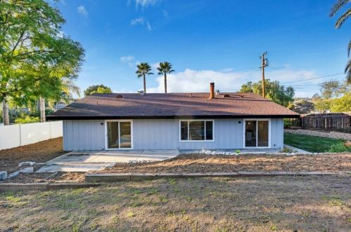 160 El Valle Opulento, Vista CA 92083-7708 exterior