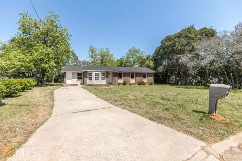 126 Kingsnoll Dr, Warner Robins, GA 31093-2236