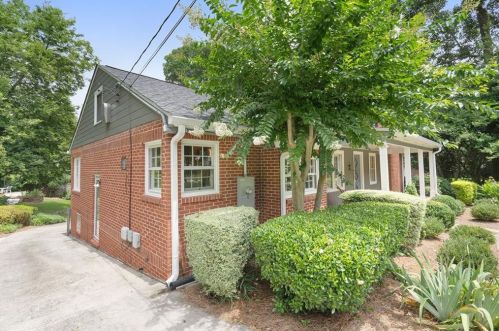 1034 Citadel Dr, Atlanta, GA 30324-3814