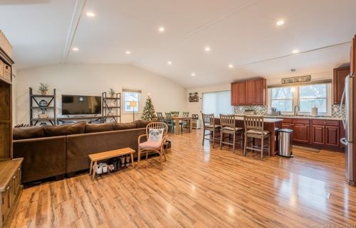 112 Park Ave, Colchester, CT 06415-1121