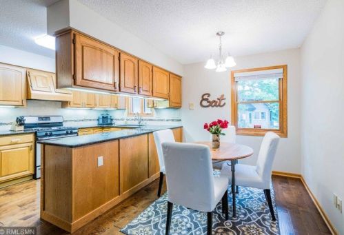 2224 Ariel St, Saint Paul MN  55109-2852 exterior