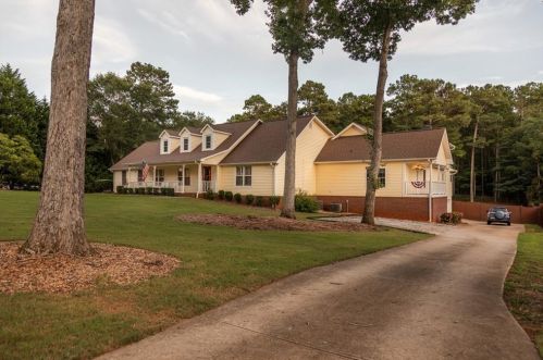 200 Wildflower Dr, Social Circle, GA 30025-4334
