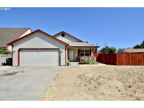631 12th St, Wood Village, OR 97060-4443