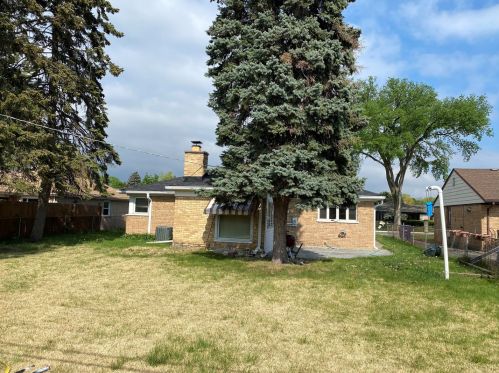 964 Villa Dr, Des Plaines, IL 60016-6214