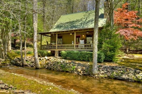 141 Barnes Creek Dr, Ellijay, GA 30540-0216