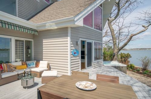 13 Seabreeze Pl, Norwalk CT  06854-4711 exterior