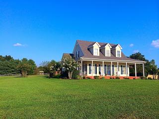 103 Terry Ln, Cottontown, TN 37048-4658