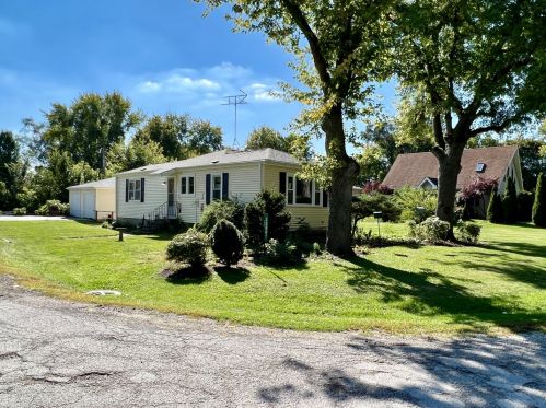 25067 Edgar Ave, Antioch, IL 60002-7411