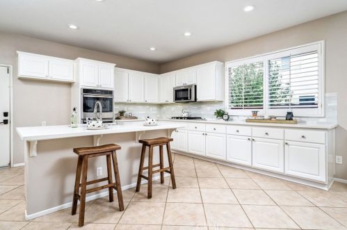12611 Avocado Way, Riverside CA  92503-7031 exterior