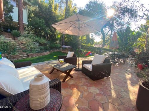 1431 Hillside Dr, Glendale CA  91208-2416 exterior