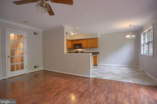 9 Mill Pond Dr, Lancaster PA  17603-7412 exterior