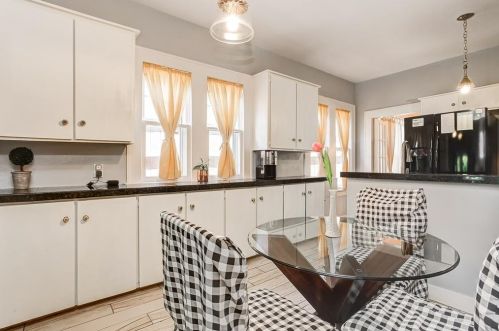 2208 Hillcrest St, Fort Worth TX  76107-4300 exterior