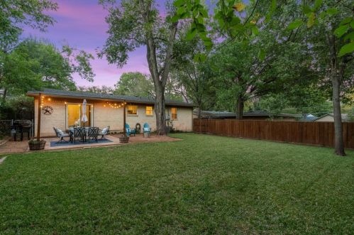 881 Berkinshire Dr, Dallas, TX 75218-2139