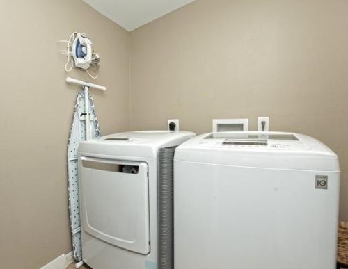 5410 Downs Dr, Austin TX  78721-2208 exterior