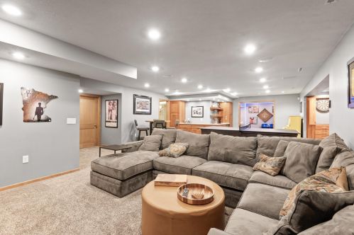 2332 Fieldstone Curv, Saint Paul MN  55129-6218 exterior