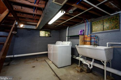 15 Holt Cir, Trenton NJ  08619-1654 exterior