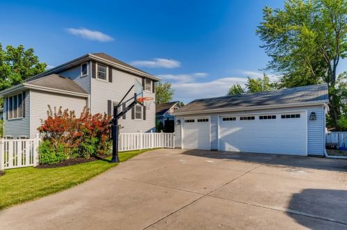 224 Oak St, Elmhurst IL  60126-2632 exterior
