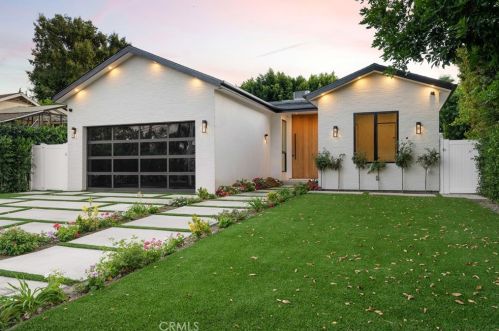 15442 Camarillo St, Van Nuys CA  91403-1039 exterior