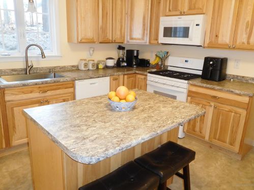25 Bardwell St, Lewiston, ME 04240-6335