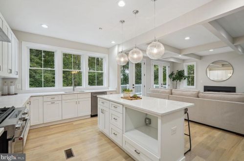 10601 Greenacres Dr, Silver Spring MD 20903-1214 exterior