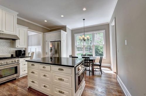 1603 Grant Dr, Atlanta GA  30319-3589 exterior