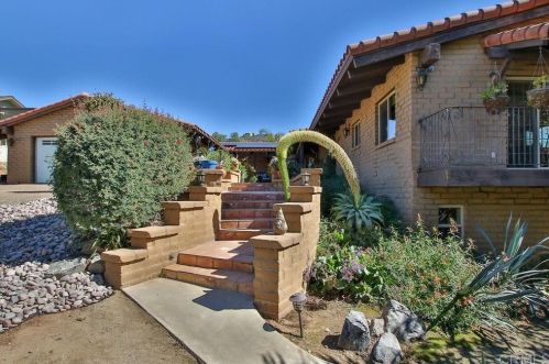 2044 Vista Hermosa Way, El Cajon, CA 92019-3826