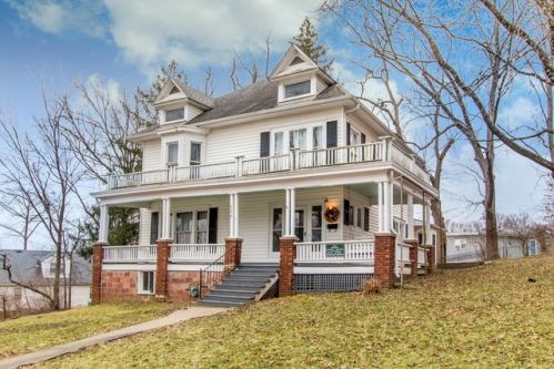 320 Gridiron St, Fayette, MO 65248-1133