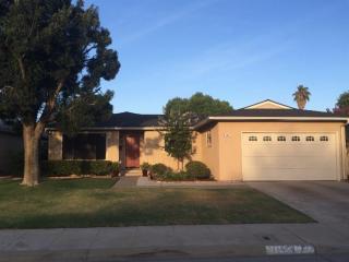 1647 Ezie Ave, Clovis, CA 93611-3048