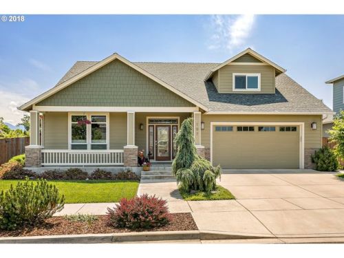 107 Huntley Ln, Medford, OR 97535-9001