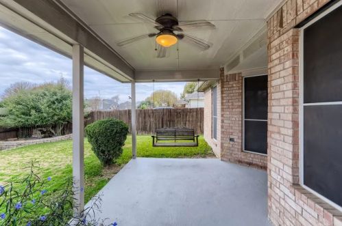 1401 Summerhill Dr, Carrollton TX 75007-6049 exterior