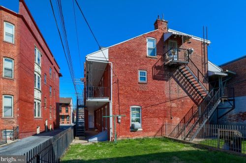 126 Walnut St, Lancaster PA  17602-5043 exterior