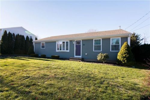 15 Reservoir Ave, Warren, RI 02885-1808