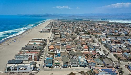 3534 Ocean Dr, Oxnard CA  93035-4345 exterior