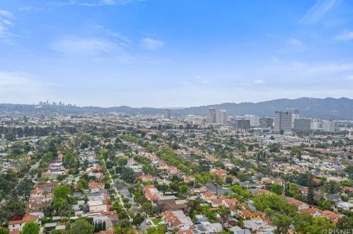 1351 Cedar Court Rd, Glendale, CA 91207-1505