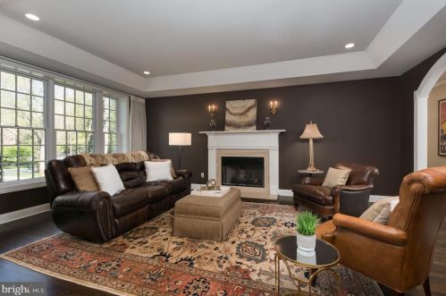 19 Derwent Dr, Princeton NJ  08540-7551 exterior