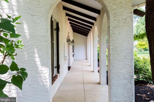 1367 Country Club Dr, Lancaster PA  17601-5209 exterior