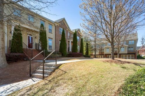 7960 Highland Bluff Dr, Atlanta, GA 30328-0032