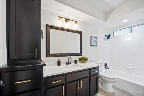 1118 Wiltshire Dr, Carrollton TX 75007-4810 exterior