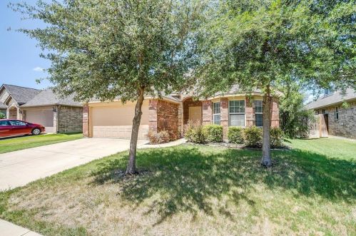 8712 Regal Royale Dr, Fort Worth, TX 76108-7947