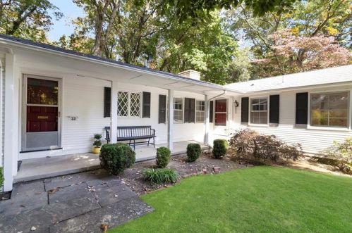 22 Laurel Hill Rd, Warwick, RI 02818-2237
