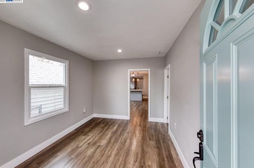 118 9th St, Tracy, CA 95376-3920