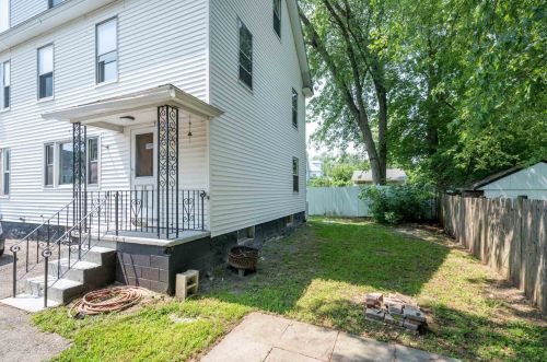 18 Griffin St, Derry, NH 03038-2514