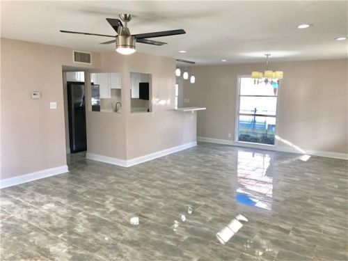 526 Fairlawn Dr, Gretna LA  70056-4102 exterior