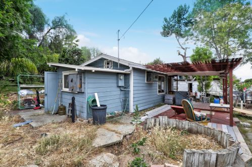 2271 Primrose Ave, Vista CA  92083-8061 exterior