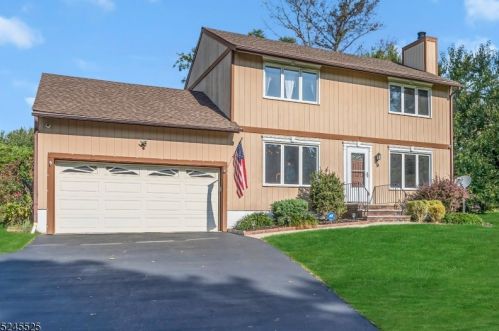 9 Kelly Ct, Bridgewater, NJ 08807-3057