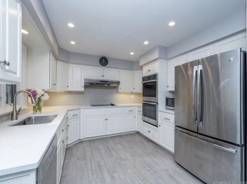 26 Snowberry Ln, Wilton CT  06897-1130 exterior