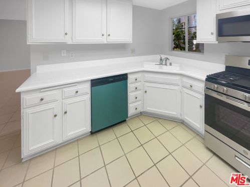 8504 Meadowridge St, Anaheim CA  92808-1221 exterior